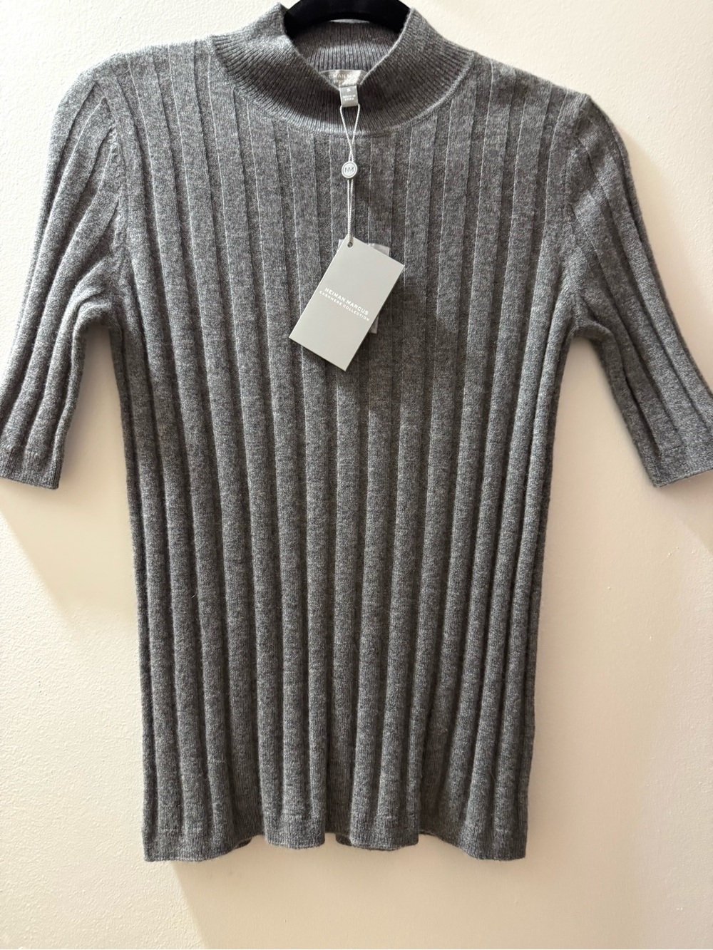 Neiman Marcus Cashmere Collecon Gray Ribbed Short-Sleeve Mock Turtleneck Sweater